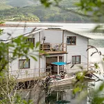 Holiday home плаващи къщи райски кът язовир кърджали *