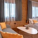 Holiday home плаващи къщи райски кът язовир кърджали Brosh