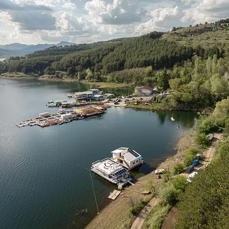 плаващи къщи райски кът язовир кърджали Ferienhaus