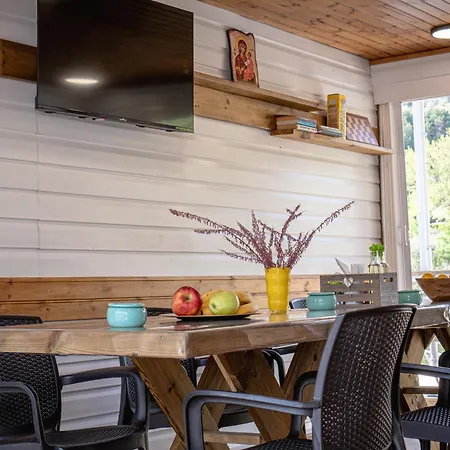 плаващи къщи райски кът язовир кърджали