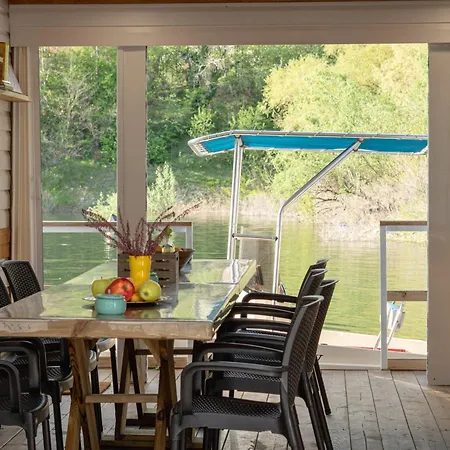 плаващи къщи райски кът язовир кърджали Semesterbostad *