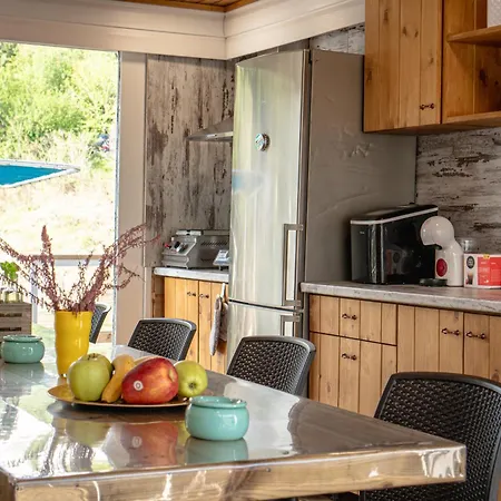 Semesterbostad плаващи къщи райски кът язовир кърджали Brosh