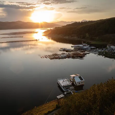 плаващи къщи райски кът язовир кърджали