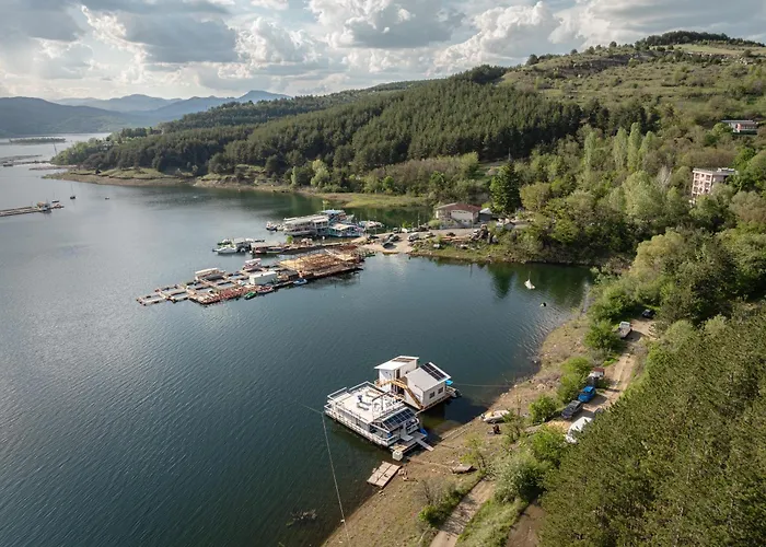 плаващи къщи райски кът язовир кърджали Semesterbostad