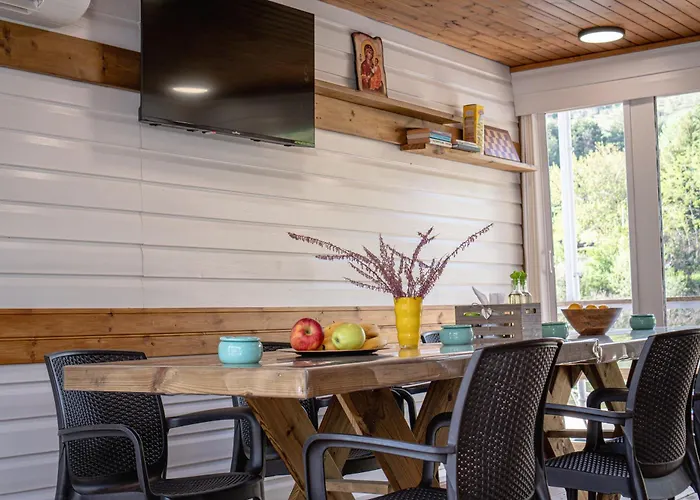 плаващи къщи райски кът язовир кърджали