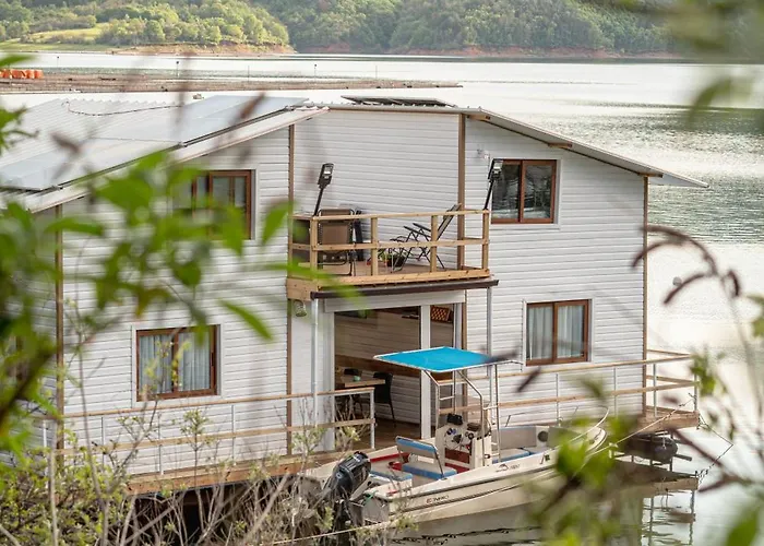 Semesterbostad плаващи къщи райски кът язовир кърджали *