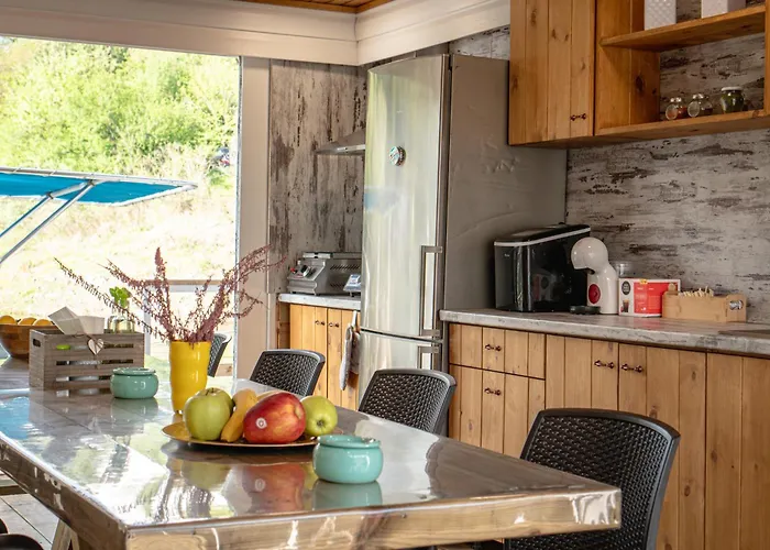 Semesterbostad плаващи къщи райски кът язовир кърджали Brosh