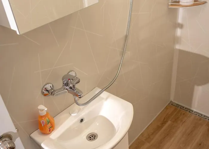 плаващи къщи райски кът язовир кърджали *