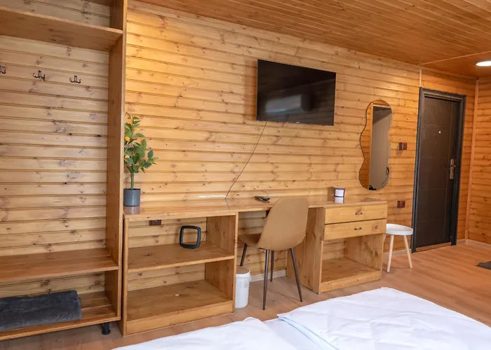 плаващи къщи райски кът язовир кърджали