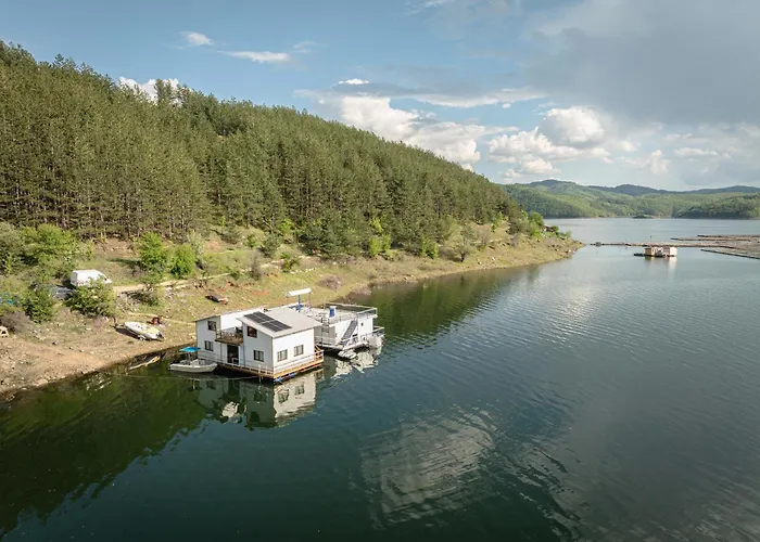 плаващи къщи райски кът язовир кърджали * Brosh